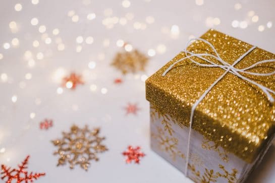 Read more about the article Let’s Gift the Gift of Being Present: 4 Tips to Enjoy the Holiday Season