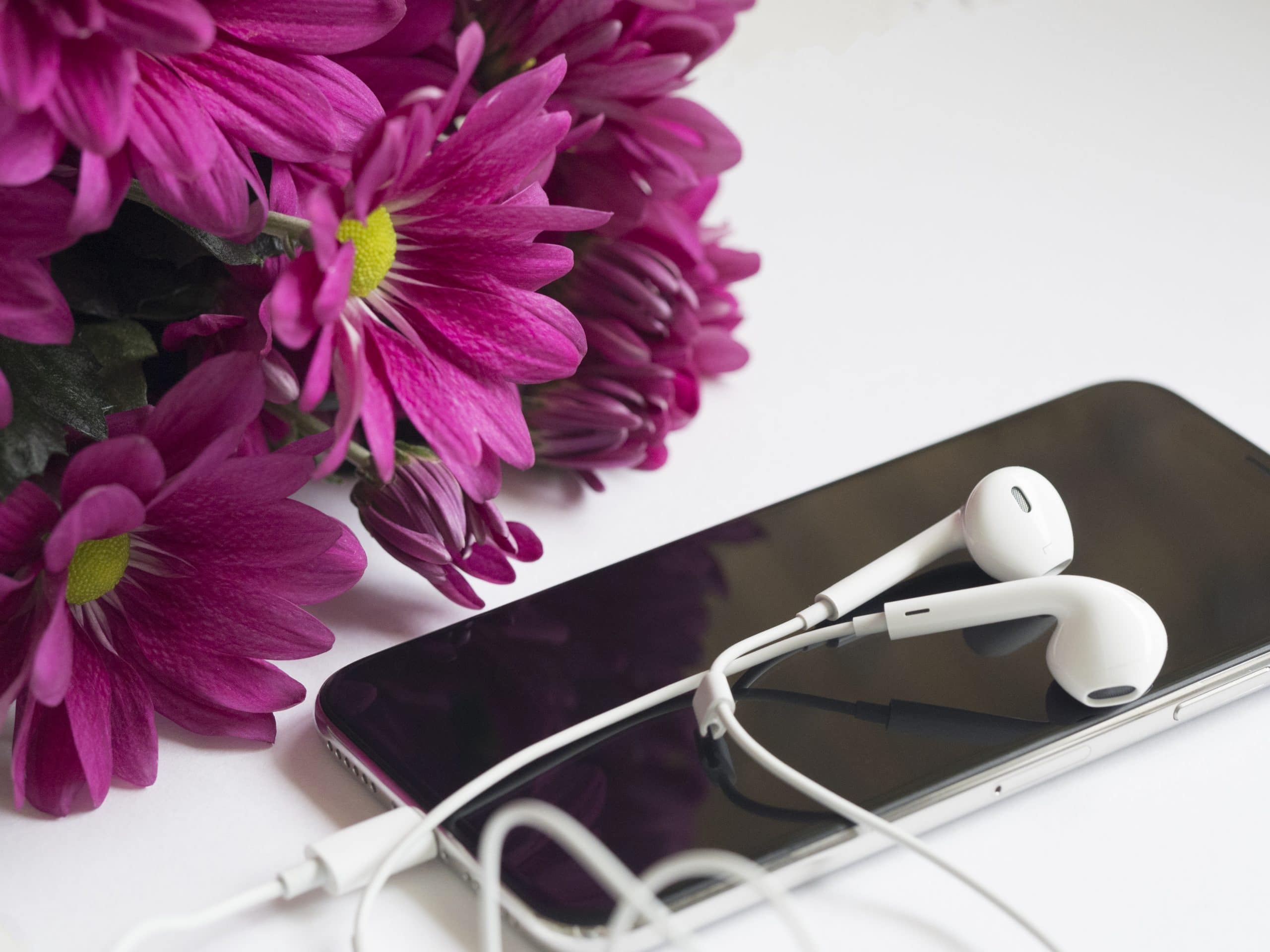 Read more about the article Attached to My Smartphone: Steps to Create a Healthier Relationship