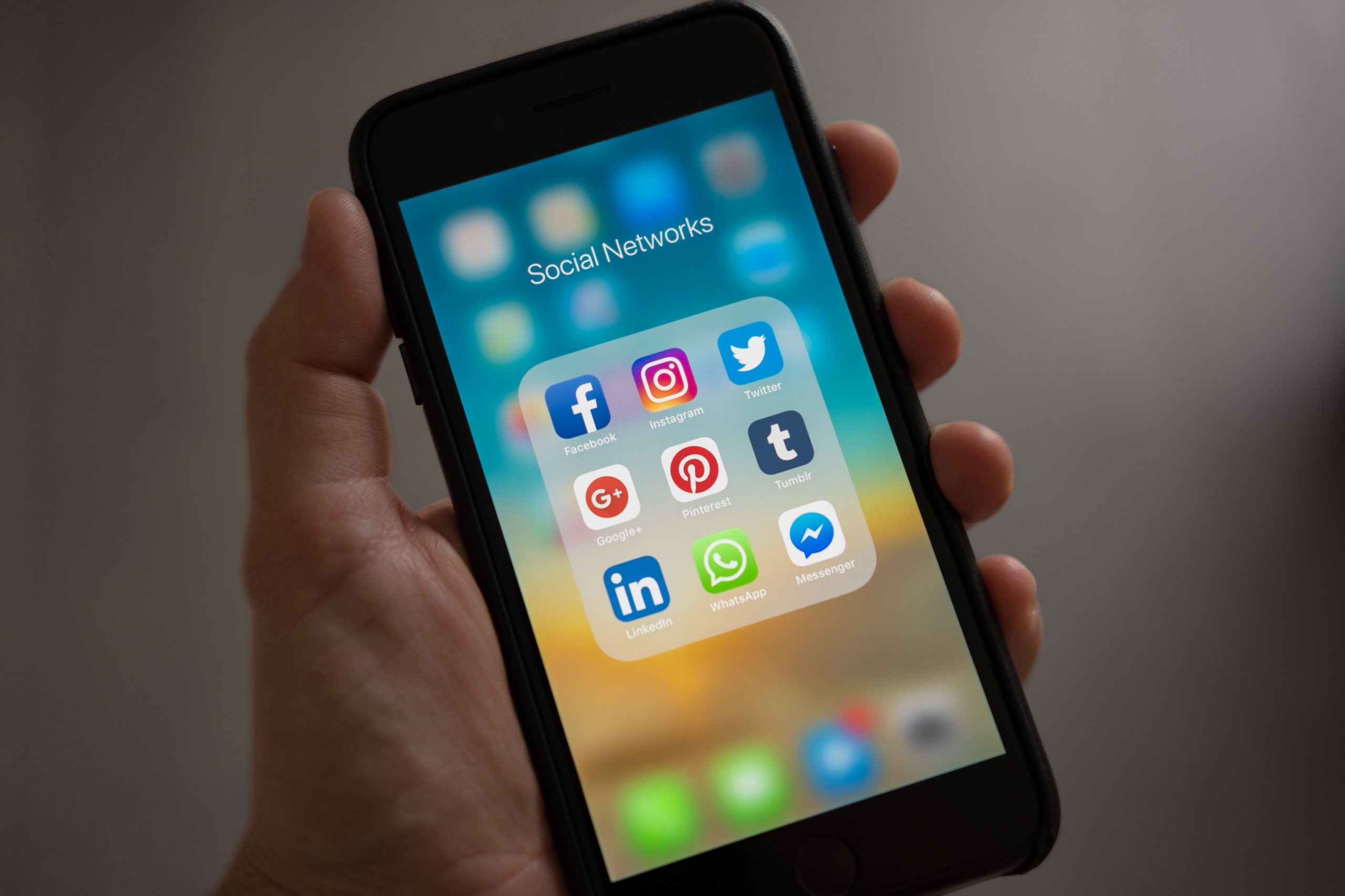 Read more about the article Deleting Social Media: How it’s Improved my Mental Health and Productivity