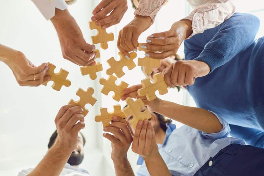 Read more about the article Team Building: How To Get It Right