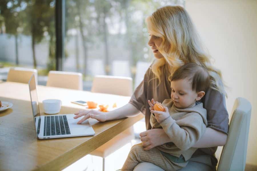 Read more about the article How to Master the Balance of Career and Parenthood