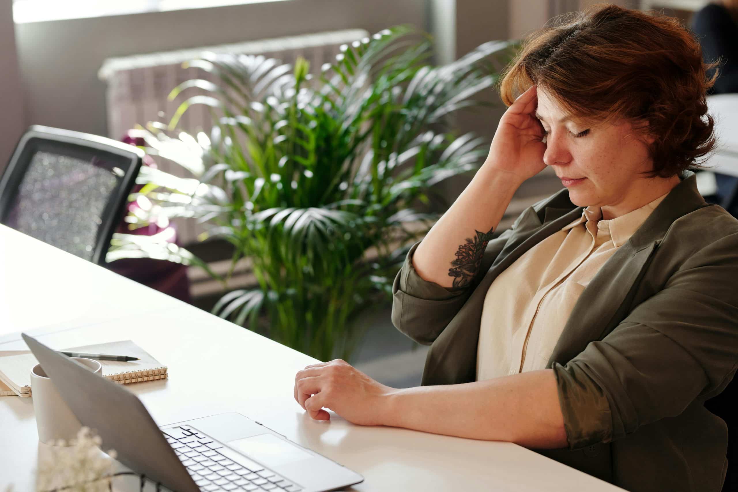 Read more about the article How to Manage Chronic Pain While Running a Business
