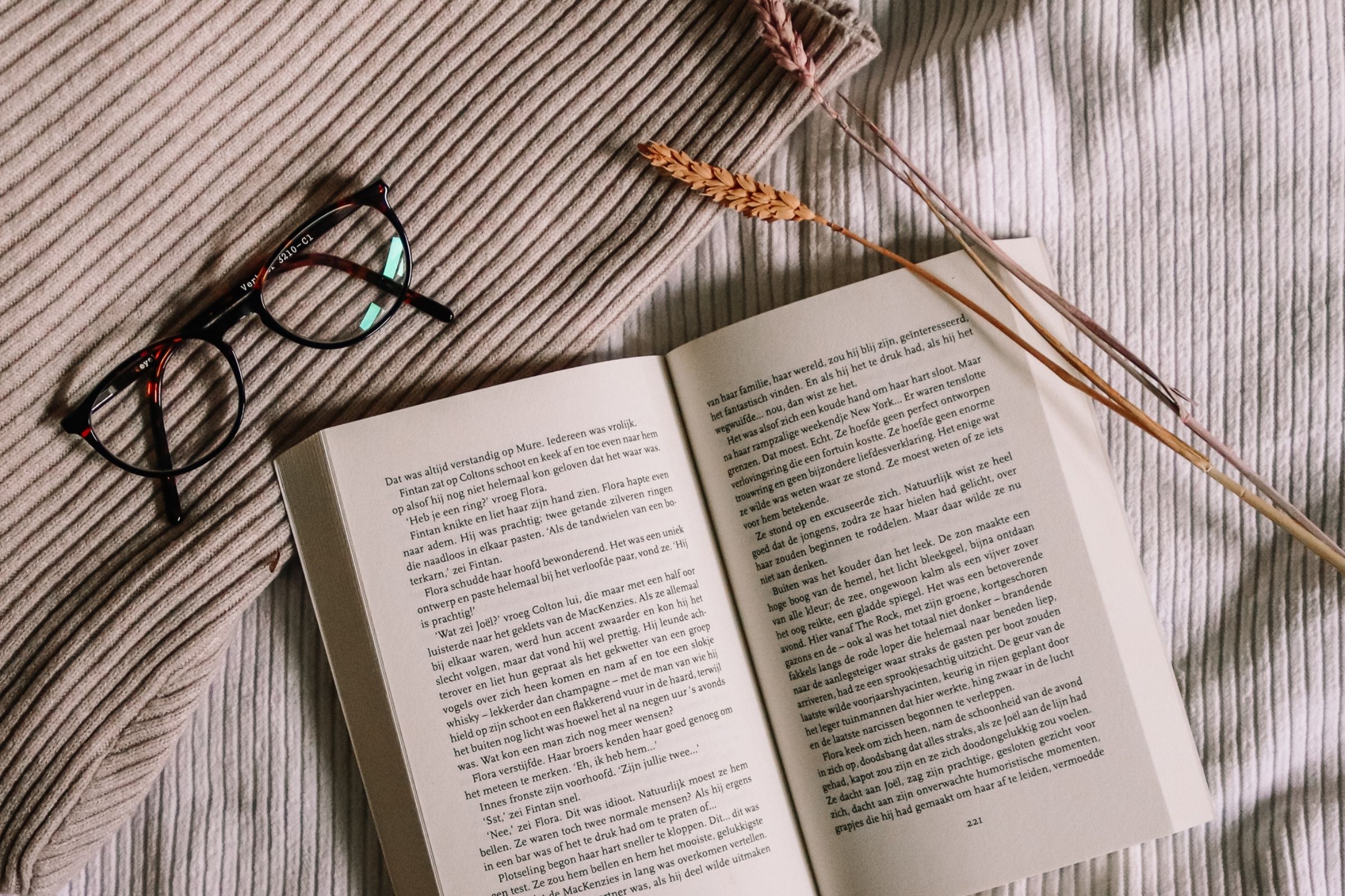 Read more about the article Five Reasons to Look Into Self-Publishing