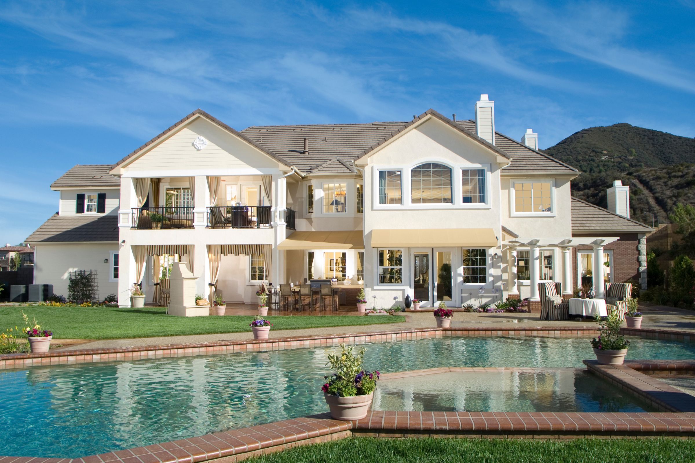 Read more about the article 5 Things You Need To Know About The Luxury Property Market