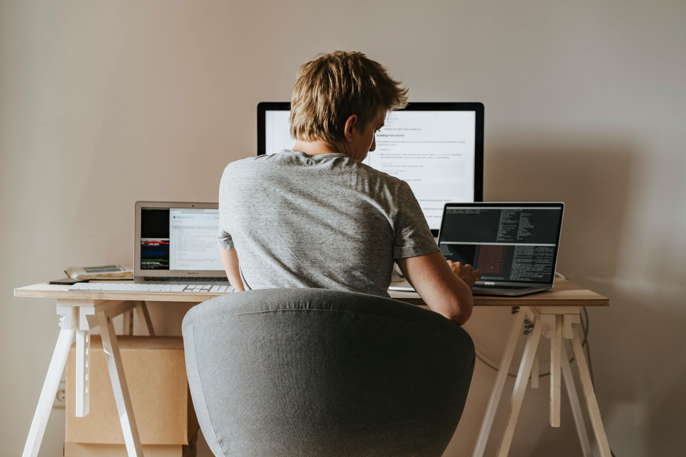 Read more about the article The Ultimate Guide to Balancing Work and Life as a Remote Worker
