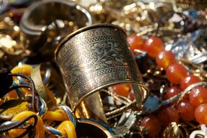 Read more about the article How Women Turn Jewelry Into Wealth