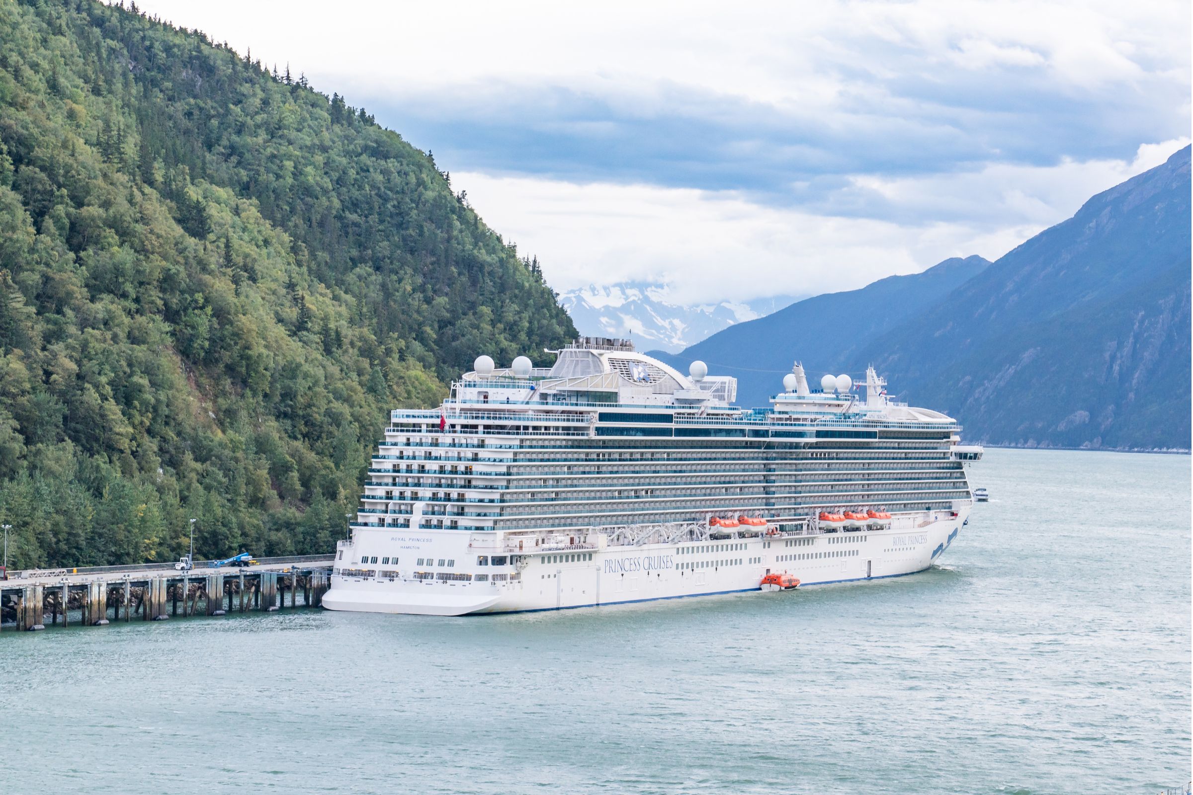 Read more about the article Alaska for the shoulder season adventurer: Embracing the charms of spring and fall