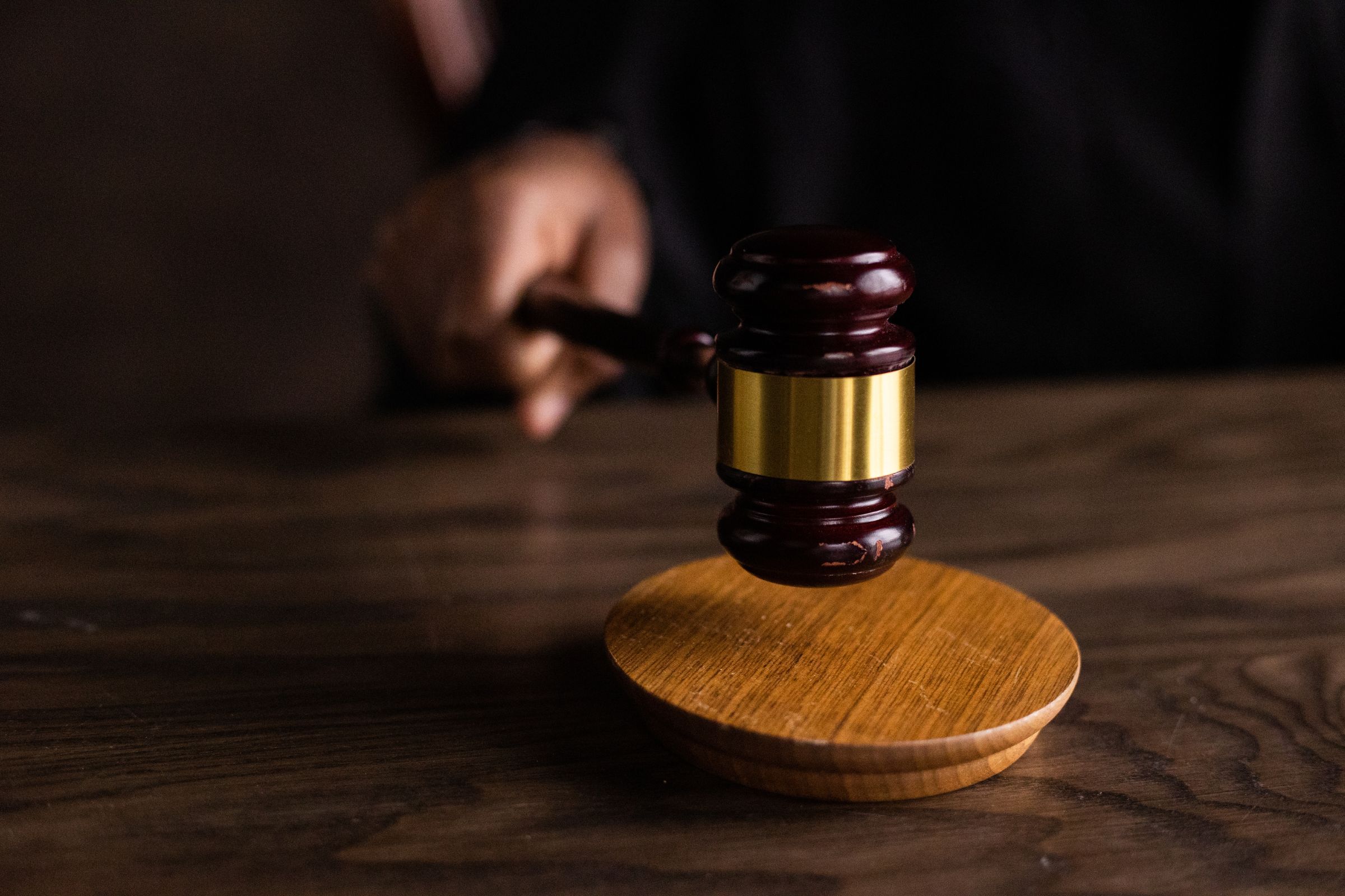 Read more about the article 6 Best Bail Bond Services In California 2025