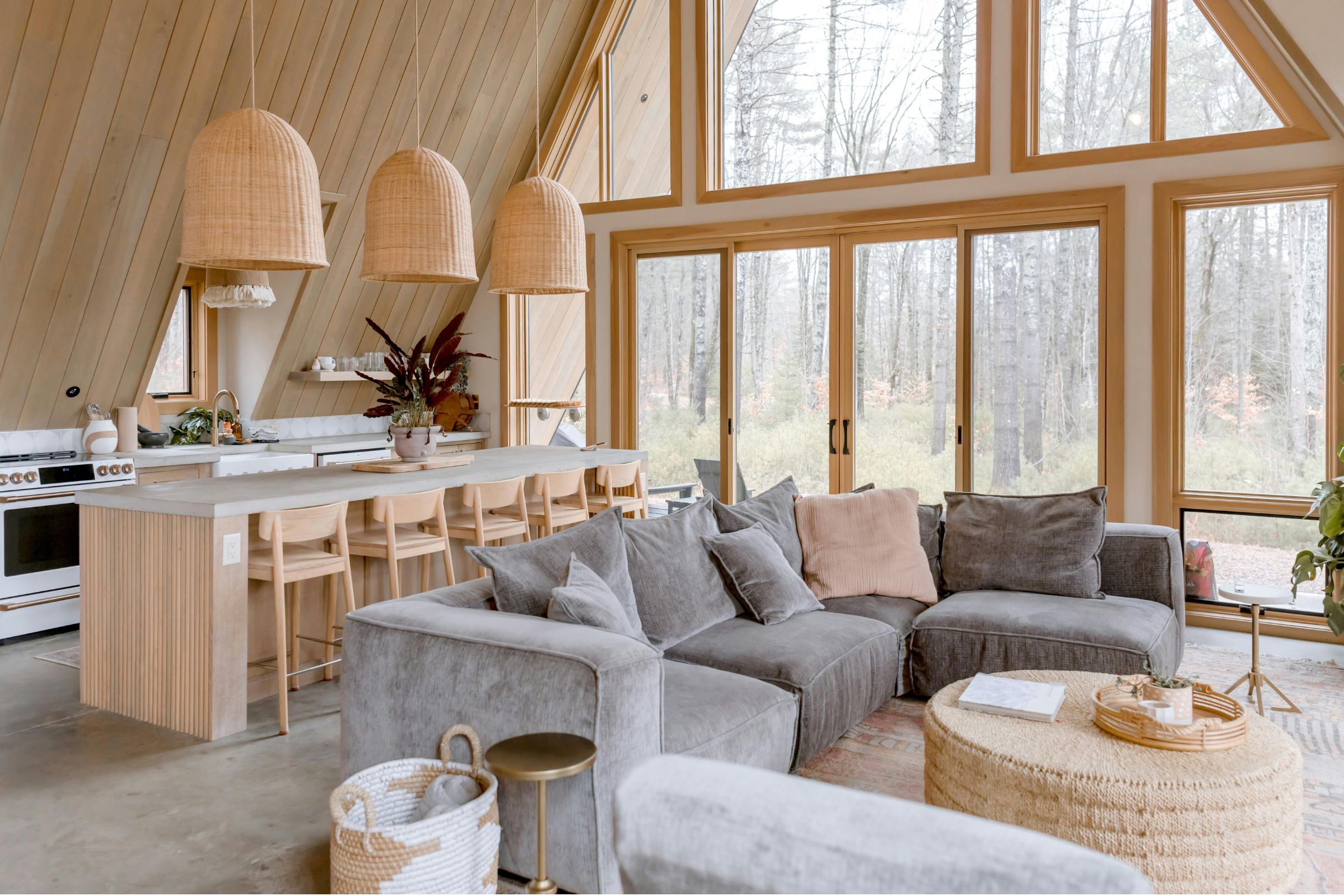 Read more about the article Safety First: Ensuring Secure Glass Features in Modern Homes