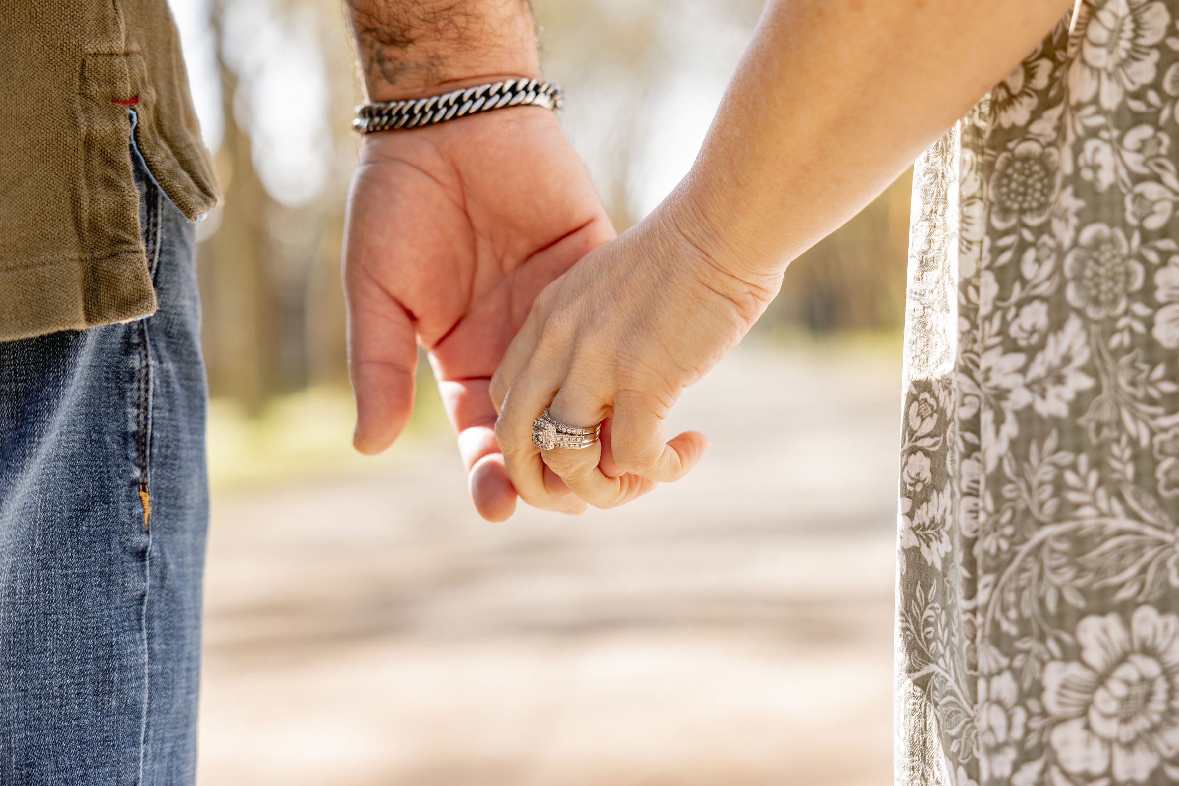 Read more about the article Why Do I Lose Myself in Relationships? Signs You’re Disconnecting From Yourself